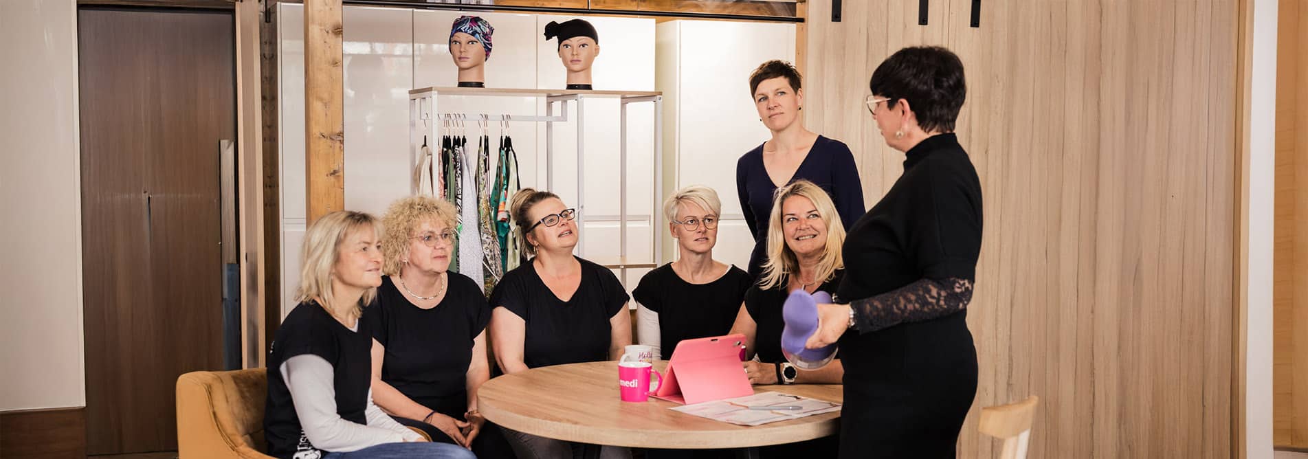 das Bild zeigt das Team des Sanihaus Riesa